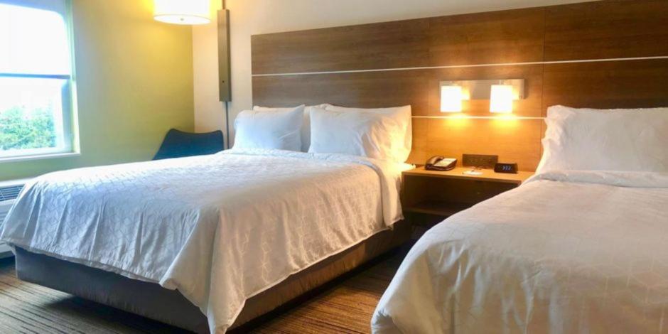 Standard Queen Room with Two Queen Beds interior